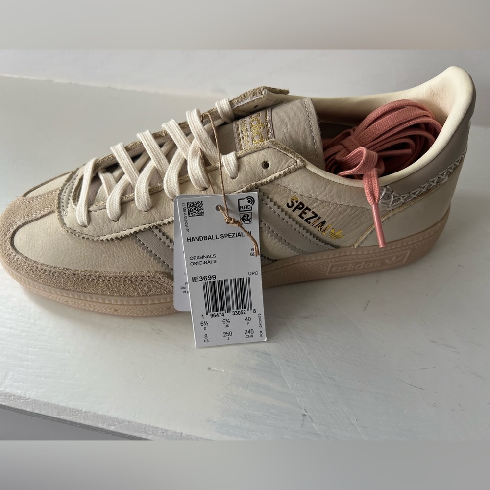 Women’s NWT Adidas Handball Spezial W, cream white/wonder beige/magic beige.